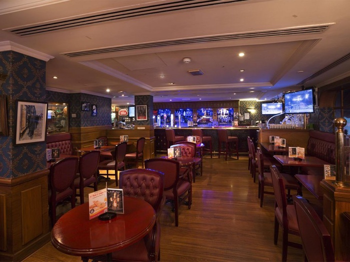 夏洛克·福尔摩斯英语酒吧 阿拉伯庭院水疗酒店 酒店和水療中心 迪拜酋长国 夏洛克·福尔摩斯英语酒吧 阿拉伯庭院水疗酒店 酒店和水療中心 迪拜酋长国