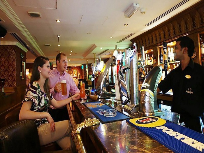 夏洛克·福尔摩斯英语酒吧 阿拉伯庭院水疗酒店 酒店和水療中心 迪拜酋长国 夏洛克·福尔摩斯英语酒吧 阿拉伯庭院水疗酒店 酒店和水療中心 迪拜酋长国